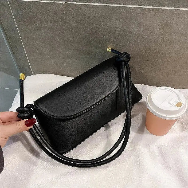 Internet celebrity retro small bag for women in autumn and winter, new trendy crossbody bag, fashionable one shoulder small bag